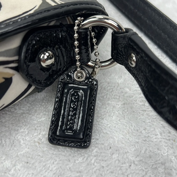 Coach Ashley Signature Scarf Print Satin Shoulder Bag EUC - Picture 10 of 10